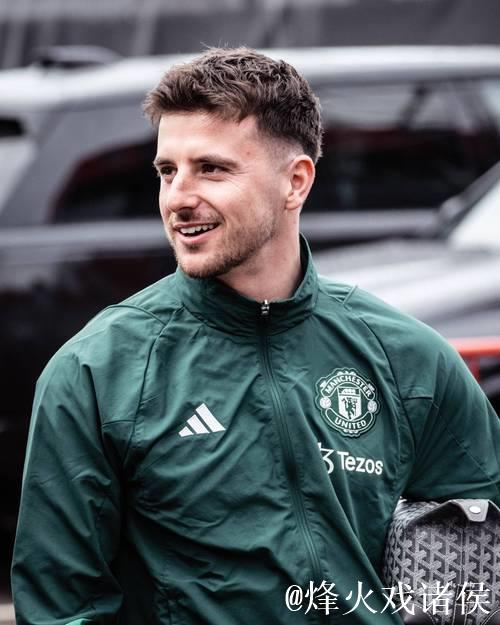 曼联主场迎战伯恩茅斯，芒特独自亮相海报